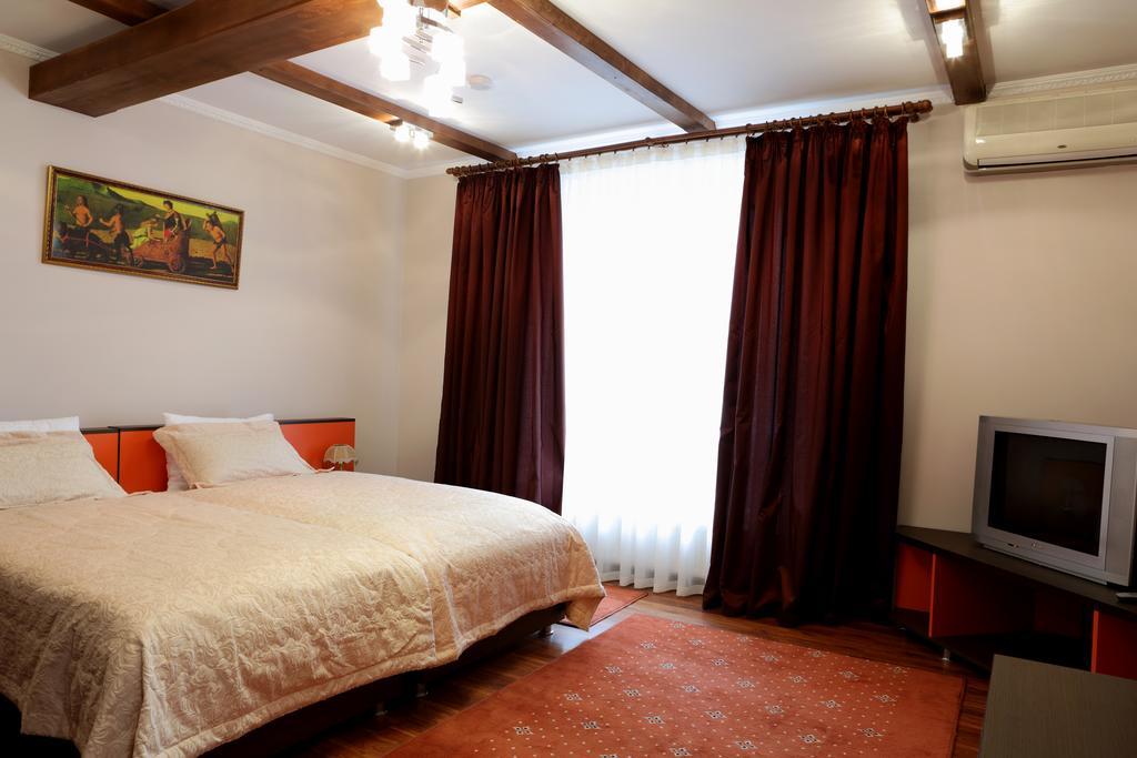 Hotel Bachus Kişinev Oda fotoğraf