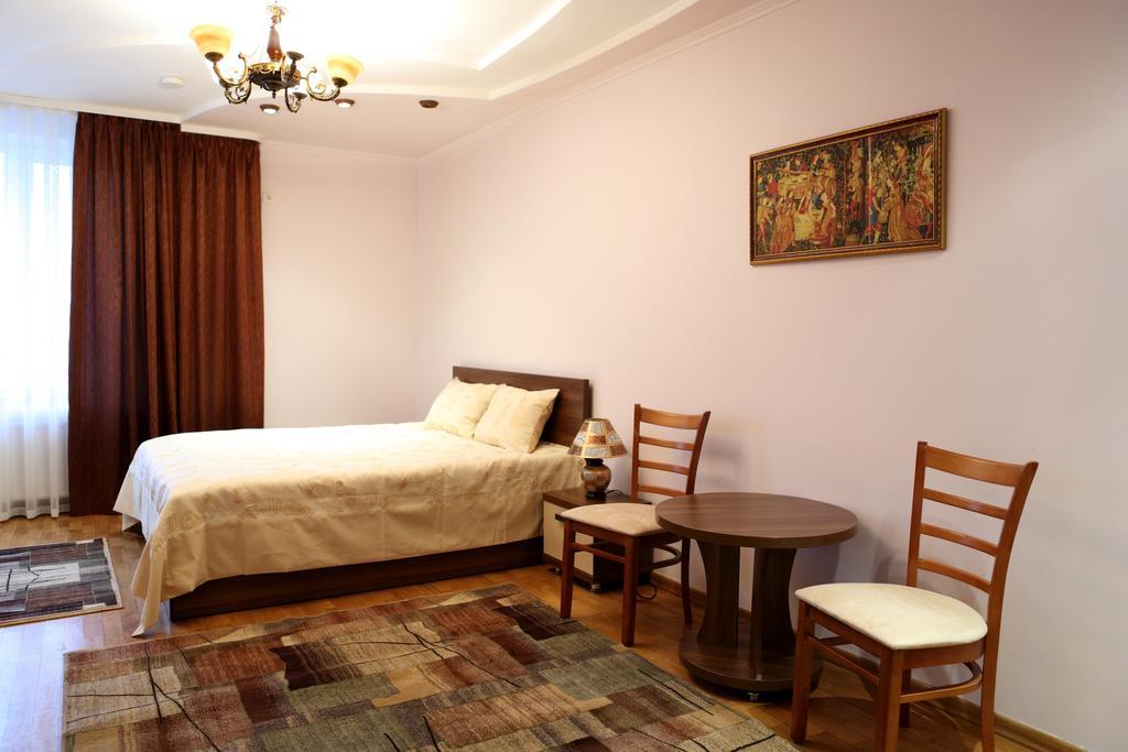 Hotel Bachus Kişinev Oda fotoğraf