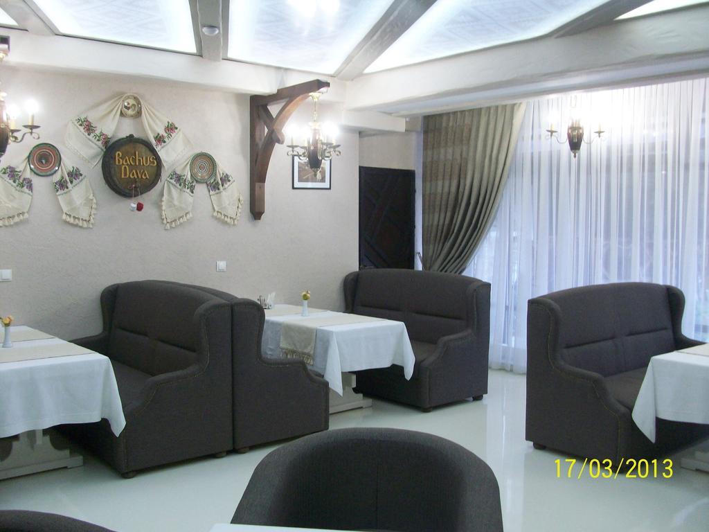 Hotel Bachus Kişinev Oda fotoğraf