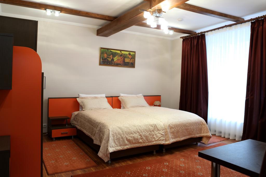 Hotel Bachus Kişinev Oda fotoğraf
